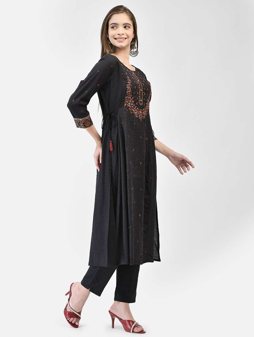 women self design three quarter sleeve a-line kurta - 22295108 -  Standard Image - 2