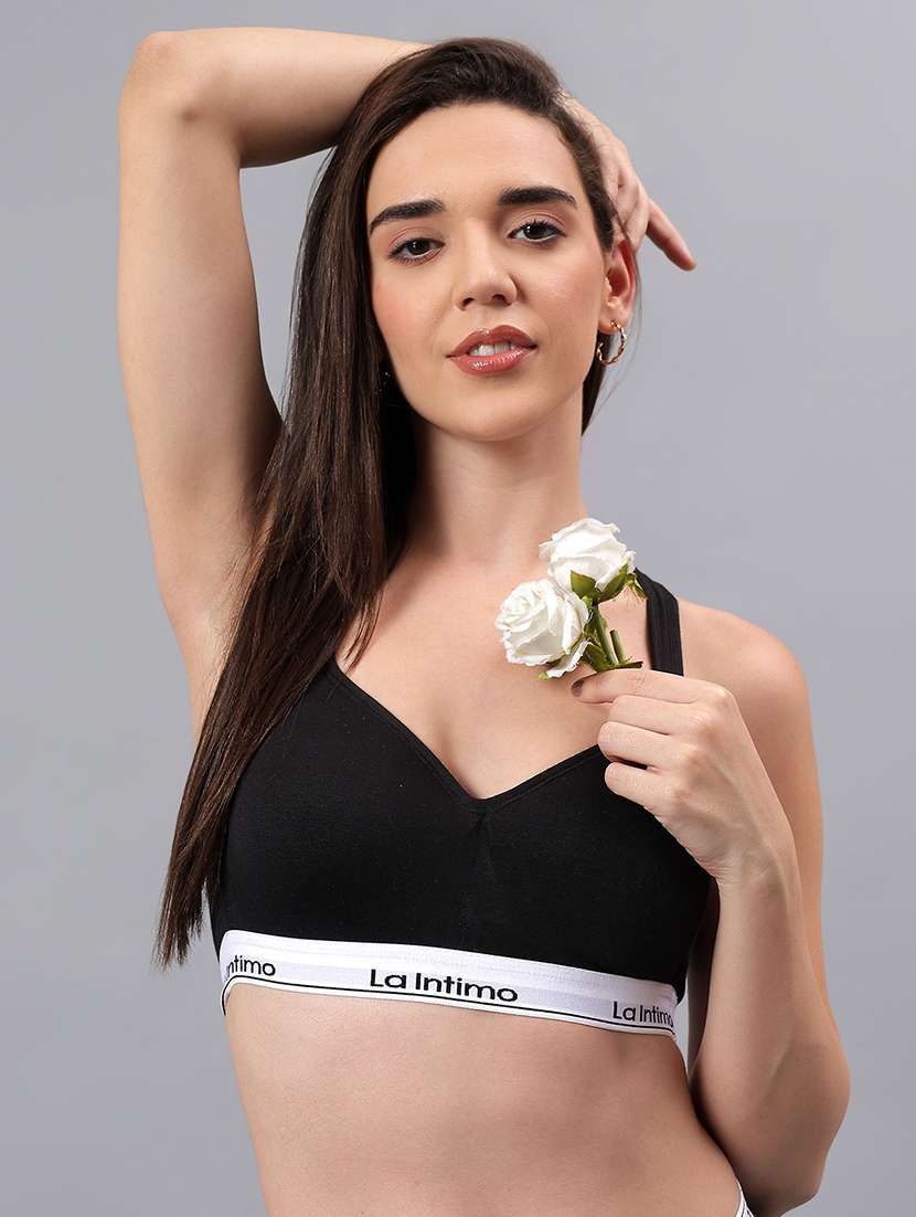 women solid lightly padded sports bra
