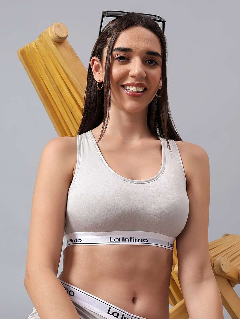 women solid lightly padded sports bra