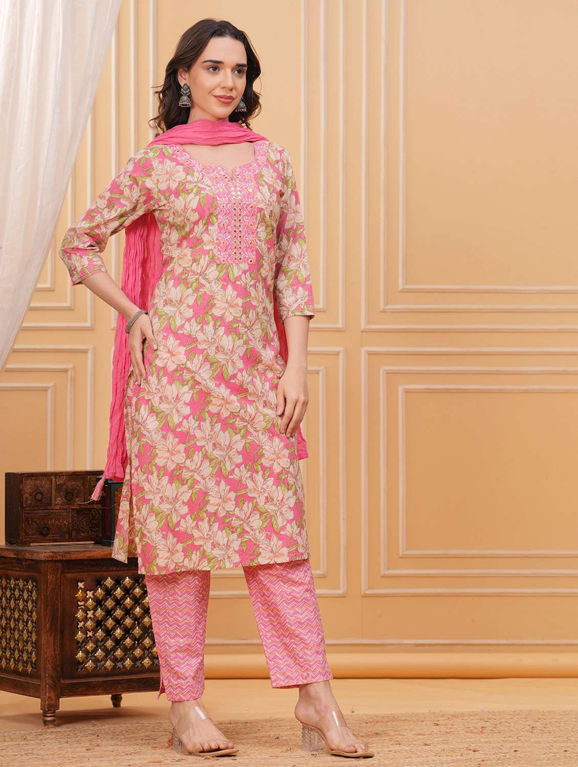 women floral notch neck kurta pant with dupatta set - 22295850 -  Standard Image - 2