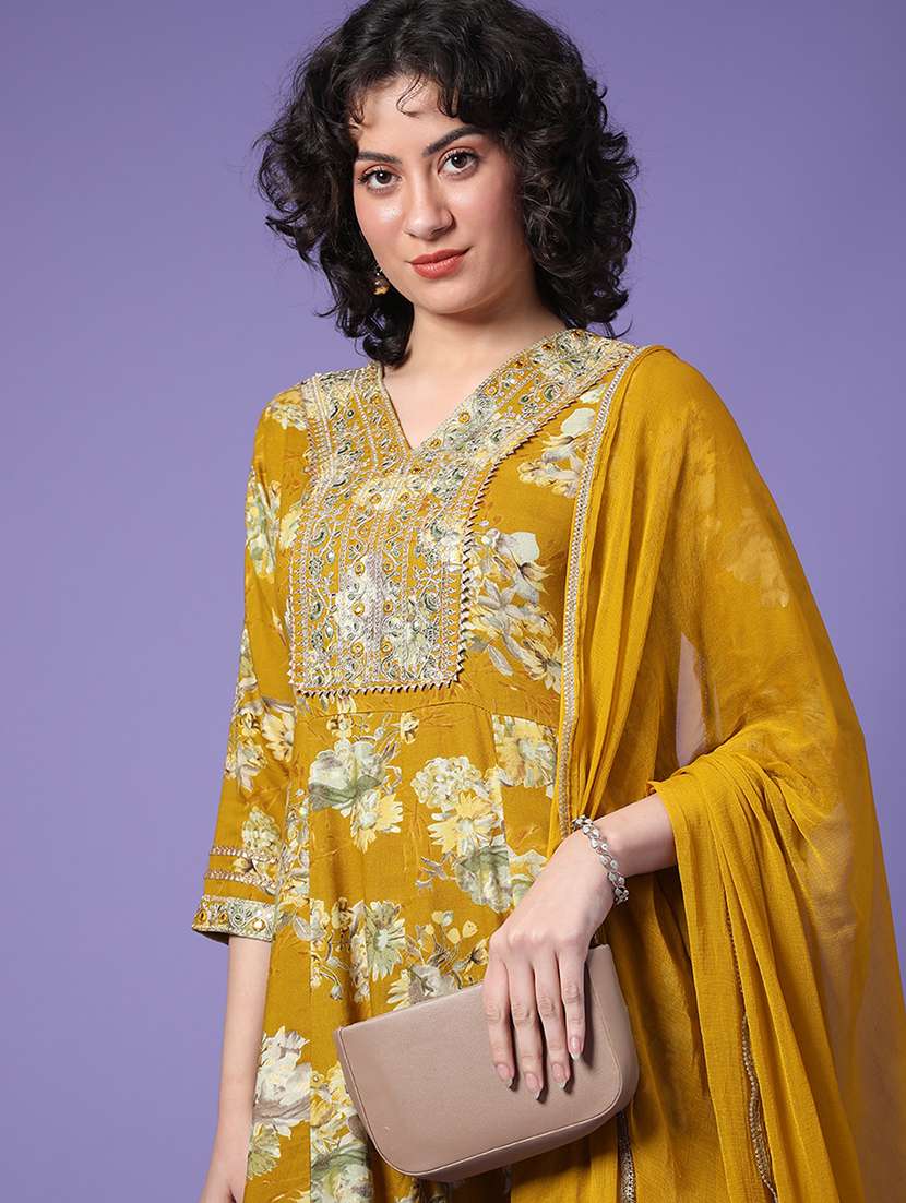 women floral three quarter sleeve kurta pant with dupatta set - 22296194 -  Standard Image - 2