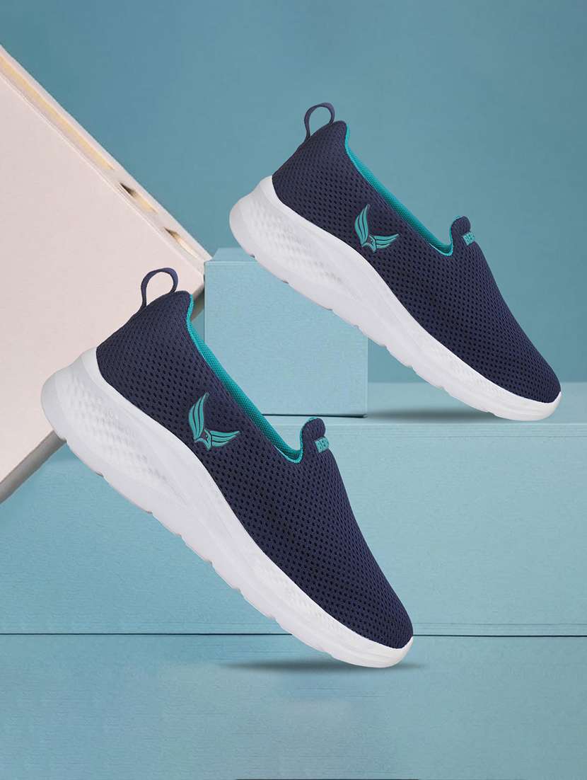 women solid slip on sports shoe