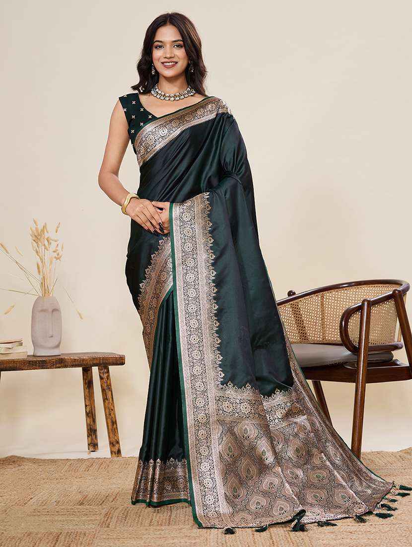 women solid with bordered saree with blouse