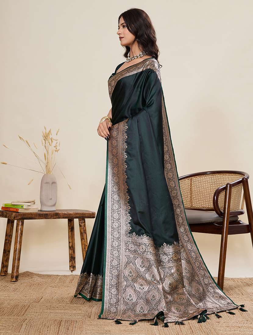 women solid with bordered saree with blouse - 22298700 -  Standard Image - 2