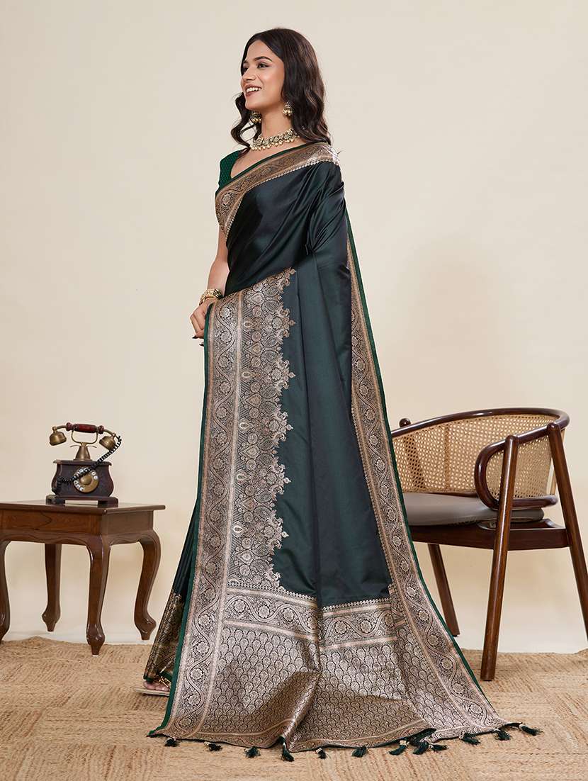 women solid with bordered saree with blouse - 22298704 -  Standard Image - 2