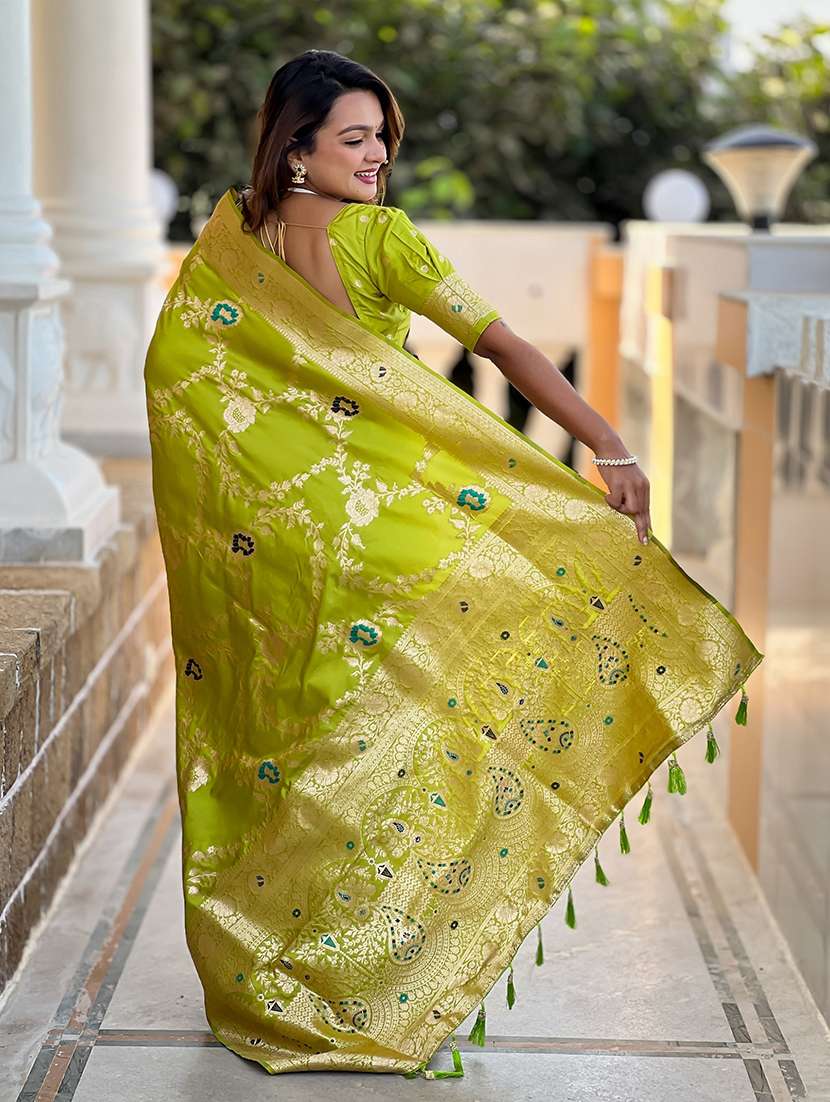 women self design banarasi saree with blouse - 22298796 -  Standard Image - 2