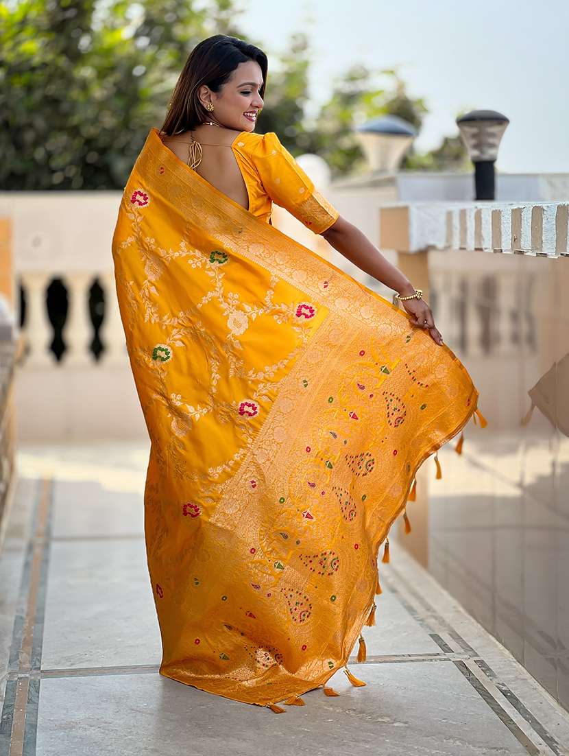 Women Self Design Banarasi Saree With Blouse - 22298802 -  Standard Image - 2