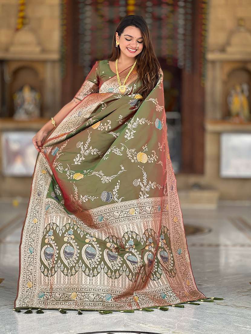 women self design banarasi saree with blouse - 22298807 -  Standard Image - 2