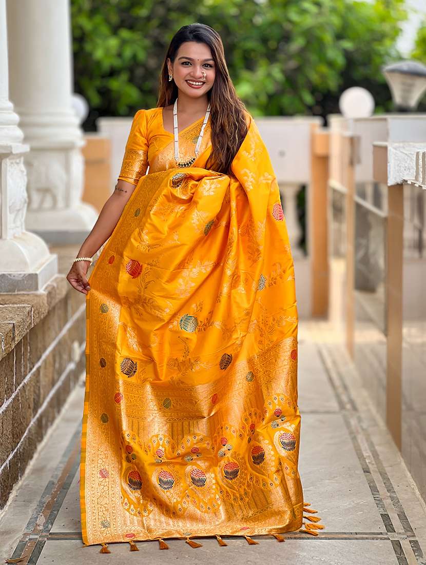 women self design banarasi saree with blouse