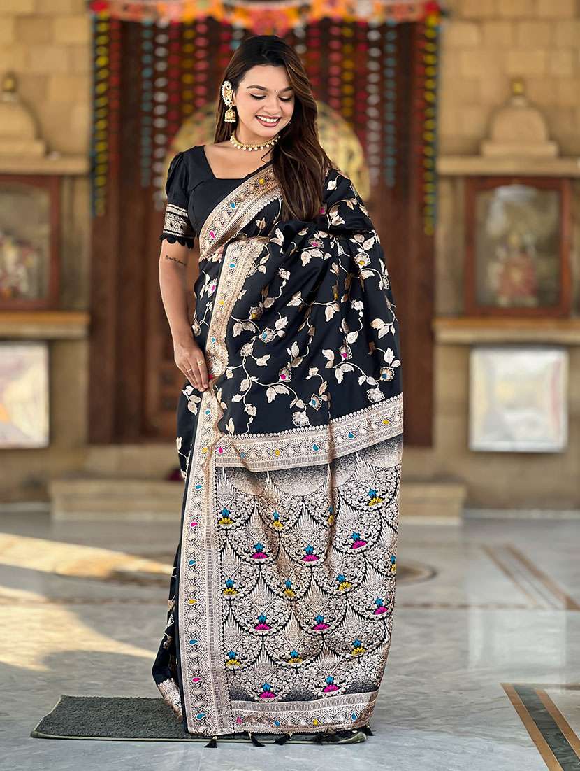 women self design banarasi saree with blouse