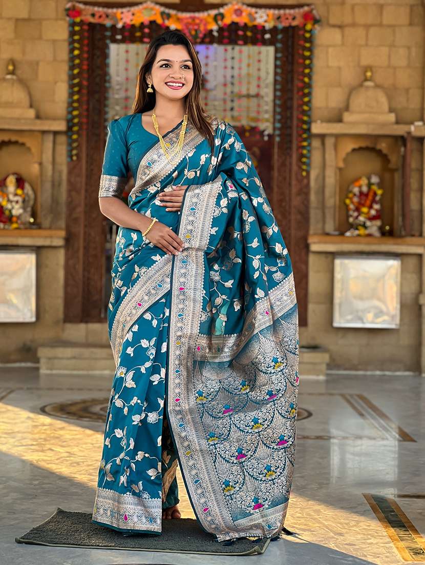 women self design banarasi saree with blouse