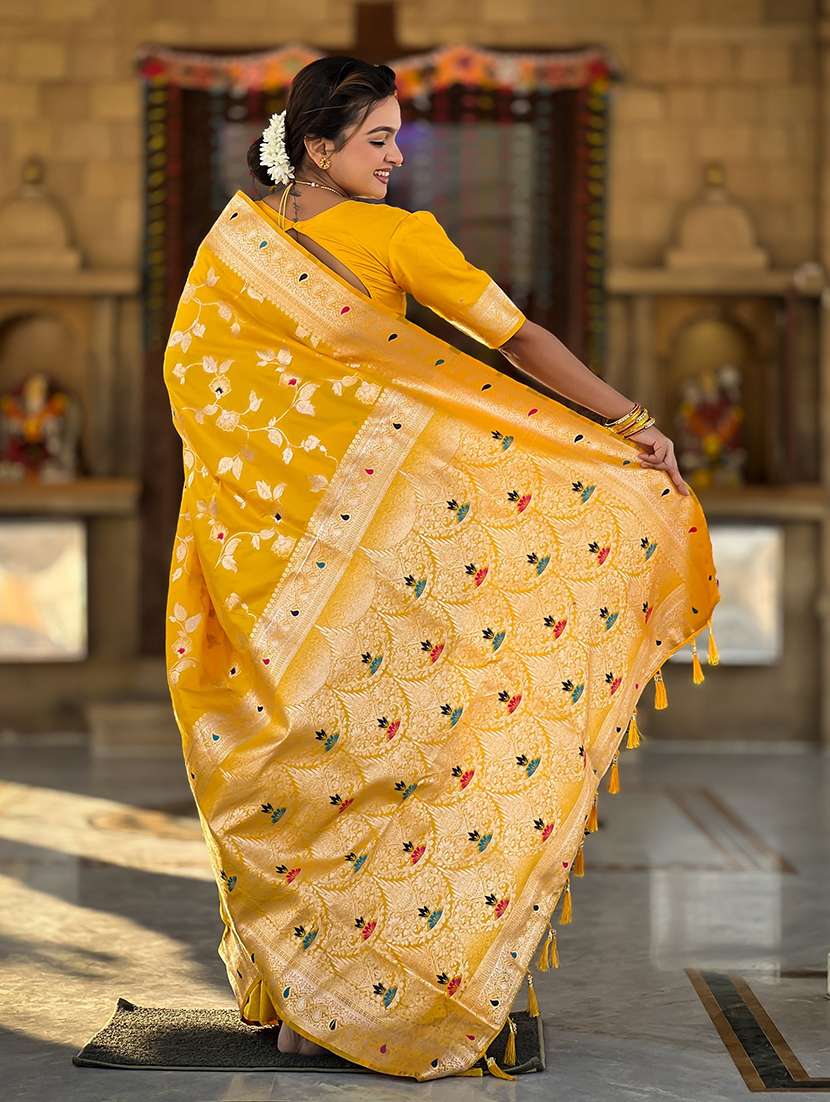women self design banarasi saree with blouse - 22298830 -  Standard Image - 2