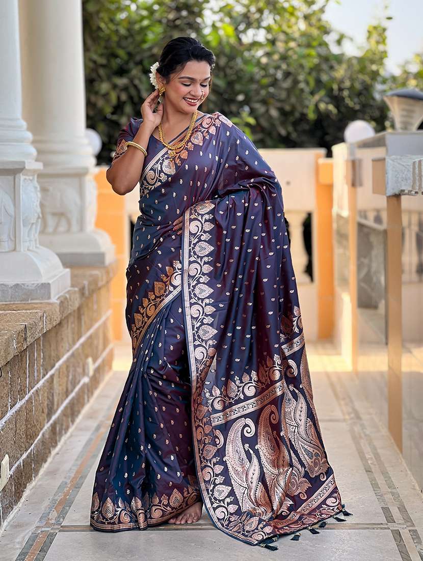 women self design banarasi saree with blouse
