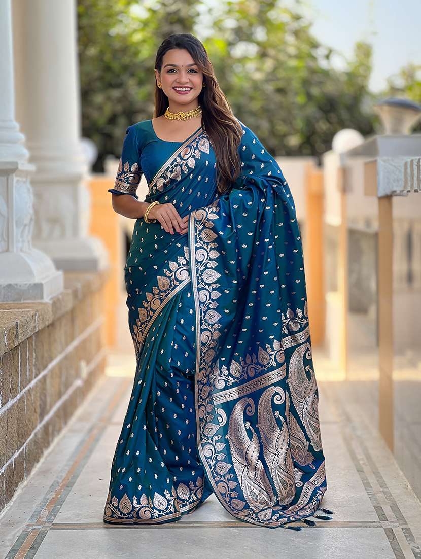 women self design banarasi saree with blouse