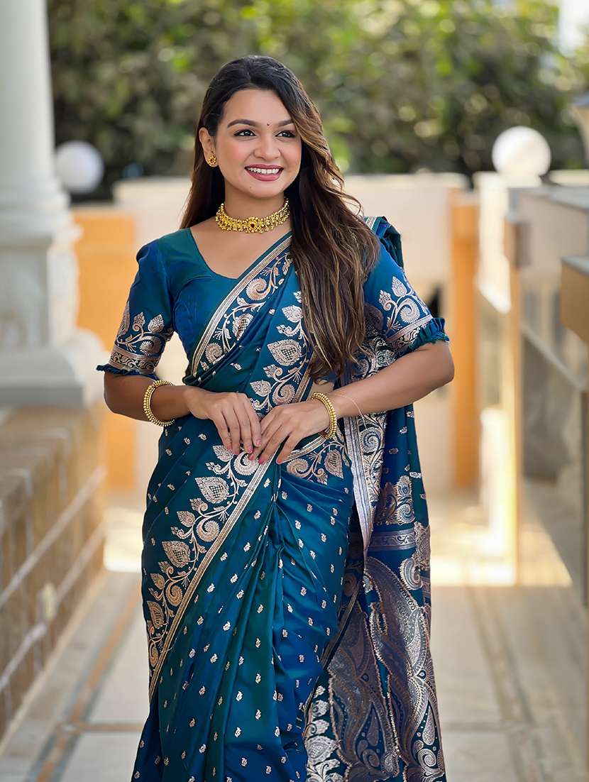 women self design banarasi saree with blouse - 22298860 -  Standard Image - 2