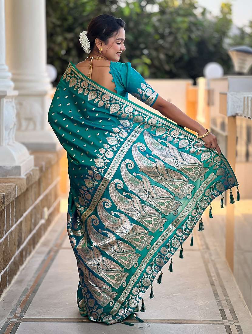 women self design banarasi saree with blouse - 22298863 -  Standard Image - 2