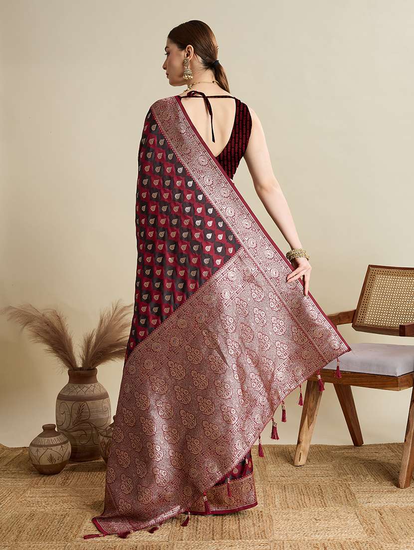 women self design banarasi saree with blouse - 22298995 -  Standard Image - 2