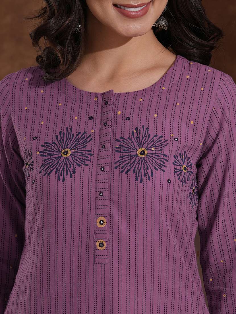 women self design three quarter sleeve straight kurta - 22300561 -  Standard Image - 7