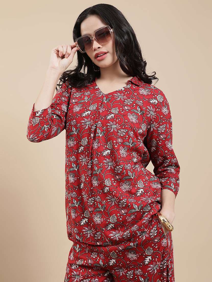 women floral print collared top
