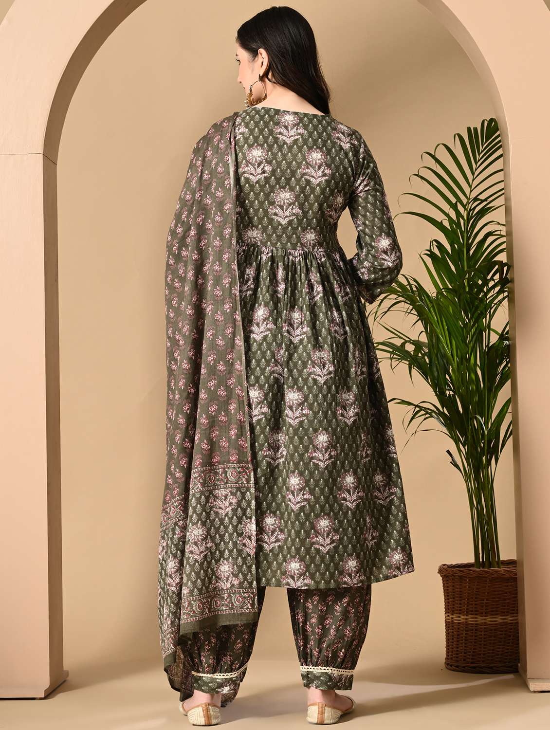 women floral printed three quarter sleeve kurta salwar with dupatta set - 22303173 -  Standard Image - 2