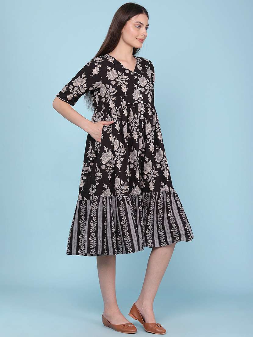 women printed short sleeves tiered dress - 22304214 -  Standard Image - 2