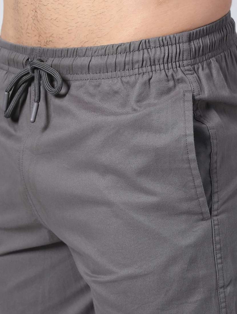 men solid mid rise regular fit shorts - 22305804 -  Standard Image - 2