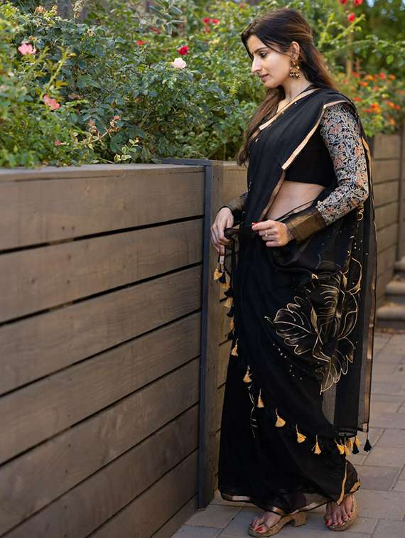 women printed casual wear saree with blouse - 22305921 -  Standard Image - 2