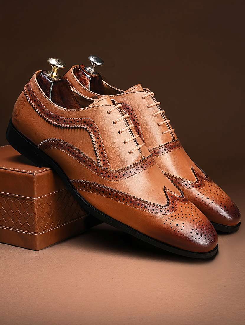 men tan lace-up brouge