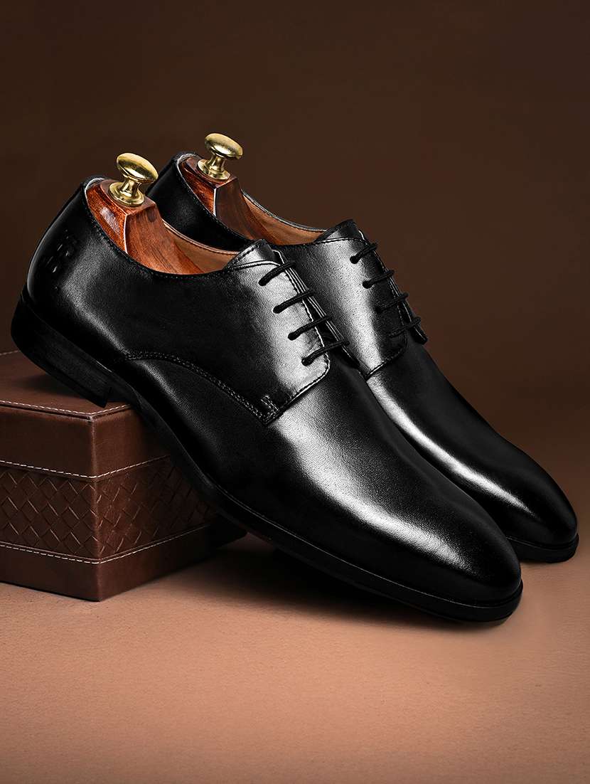 men black lace-up derby
