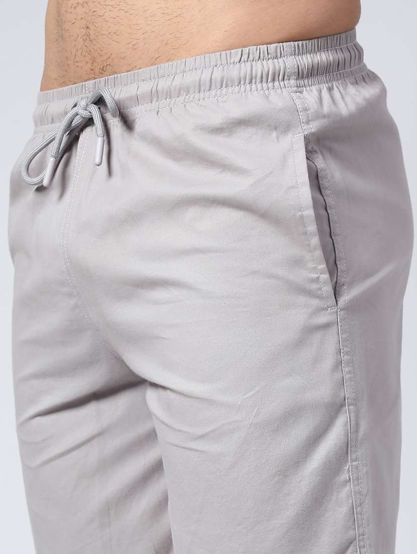 men solid mid rise regular fit shorts - 22309812 -  Standard Image - 2