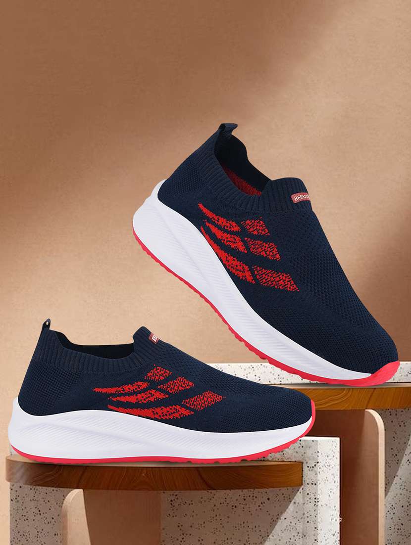 men navy blue slip on sport shoe