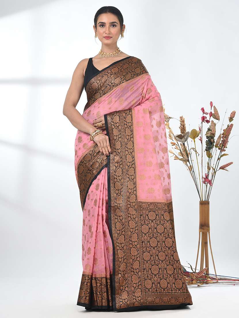 women self design bordered saree with blouse