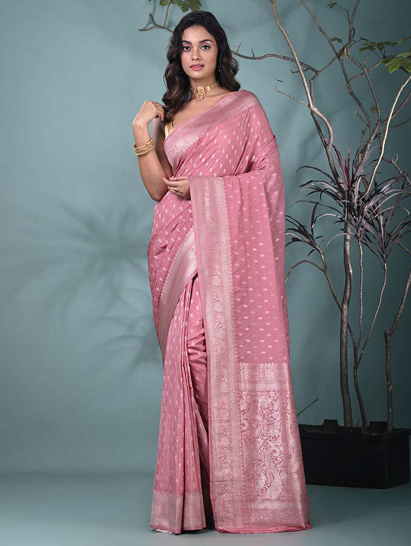 women self design bordered saree with blouse