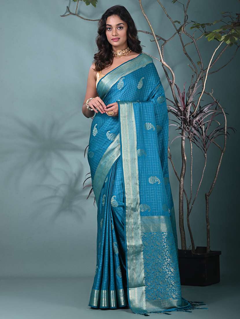 women self design bordered saree with blouse
