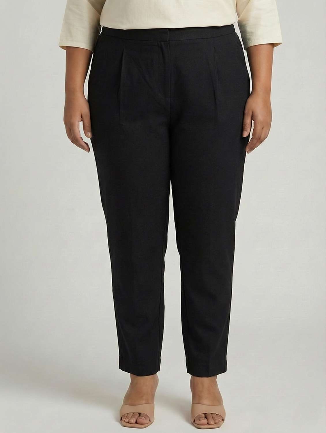 women solid mid rise straight trouser