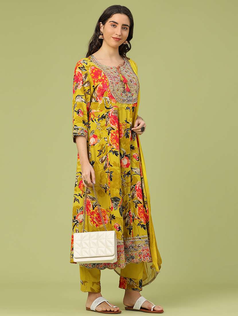 women floral three quarter sleeve kurta pant with dupatta set - 22317397 -  Standard Image - 2