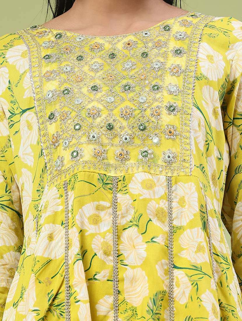 women floral three quarter sleeve kurta pant with dupatta set - 22317414 -  Standard Image - 2