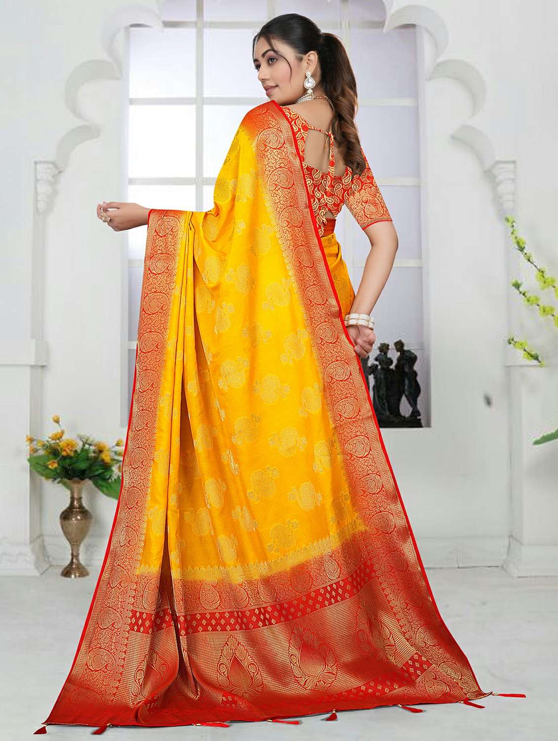 women self design bordered saree with blouse - 22317638 -  Standard Image - 2