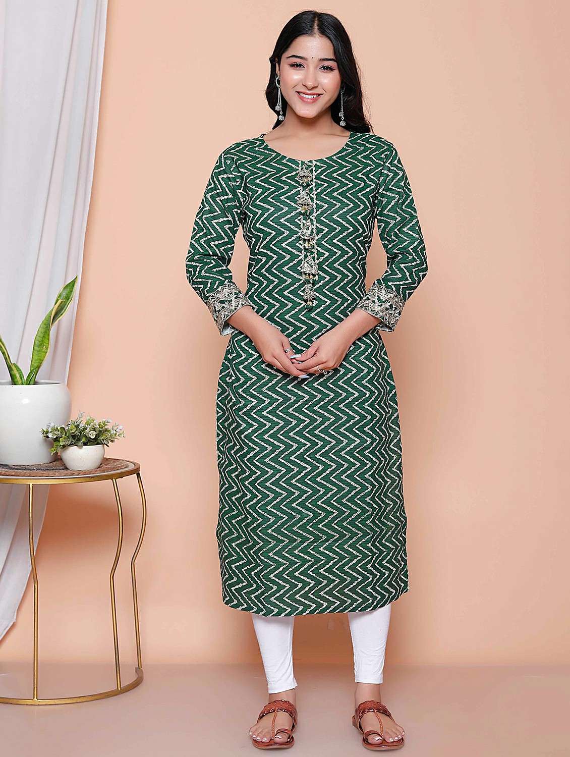 women chevron printed three quarter sleeve straight kurta