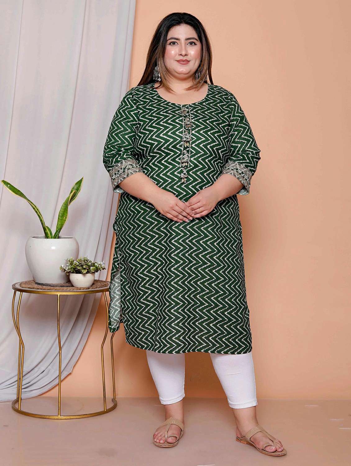 women chevron printed three quarter sleeve straight kurta