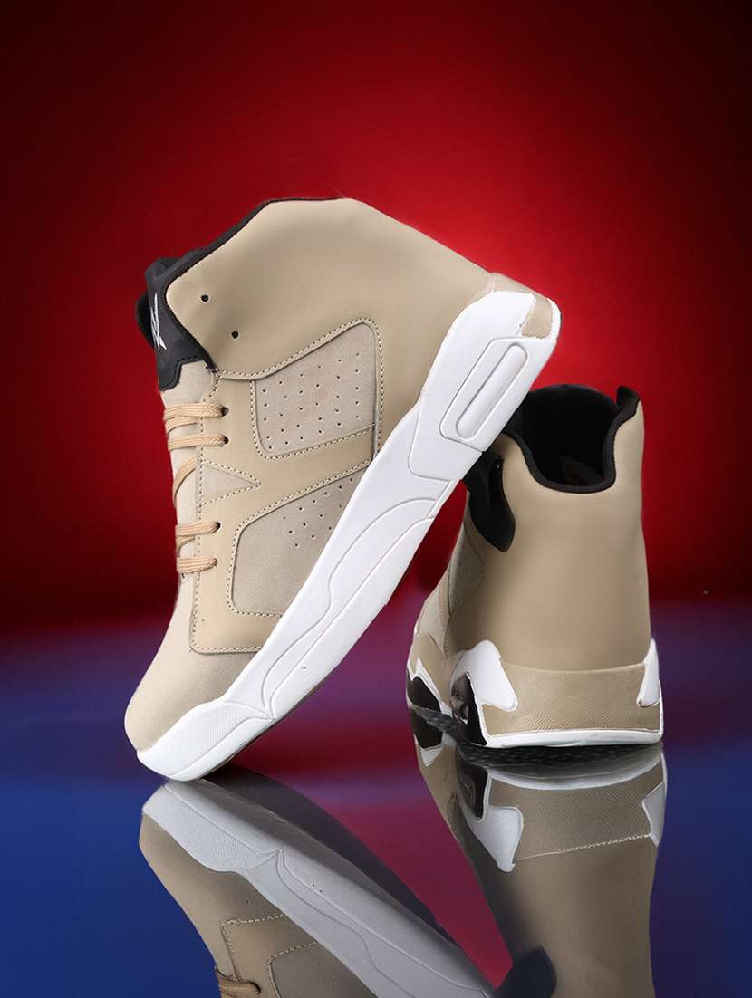 men beige lace up sneaker