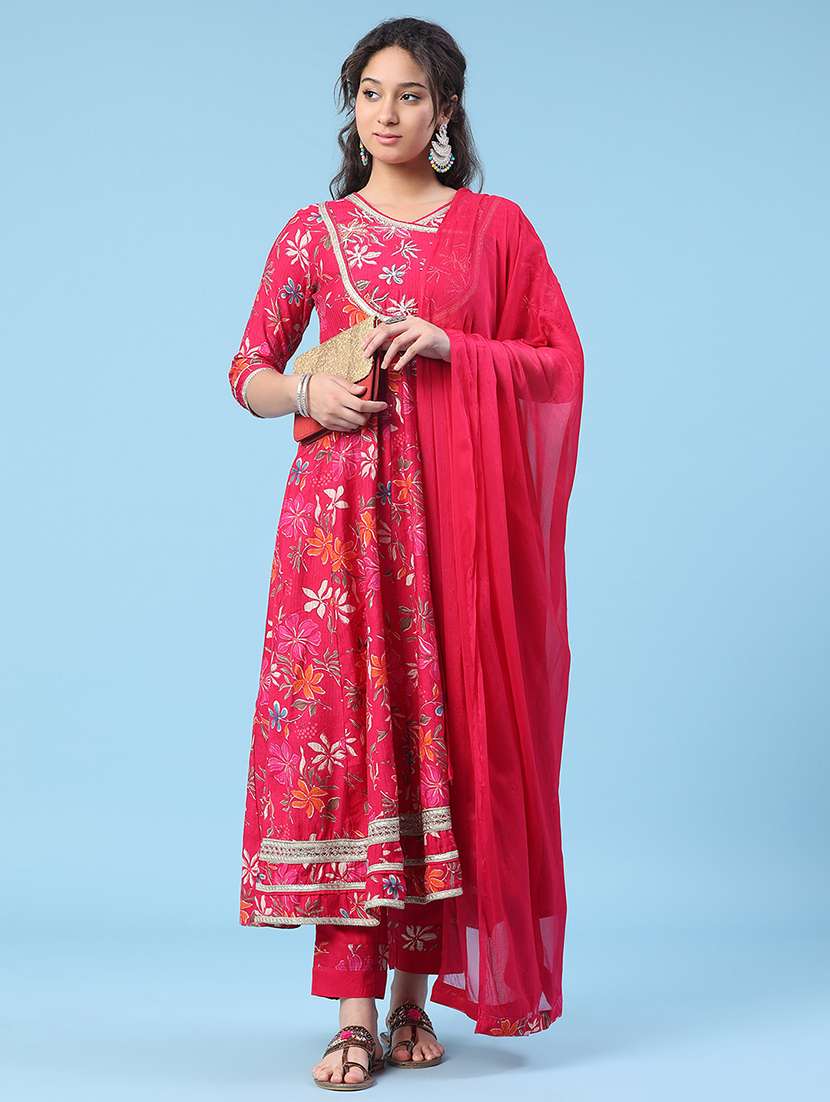 women printed three quarter sleeves kurta pant set with dupatta