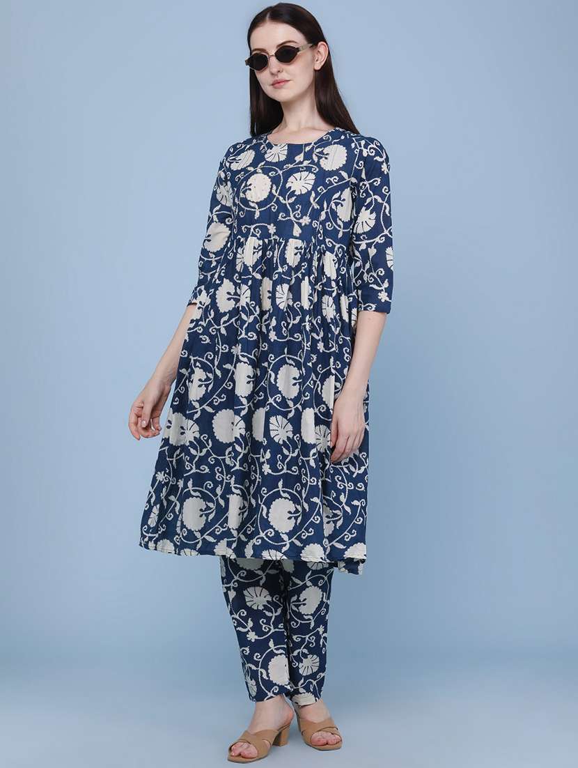 women printed three quarter sleeves kurta and pant set