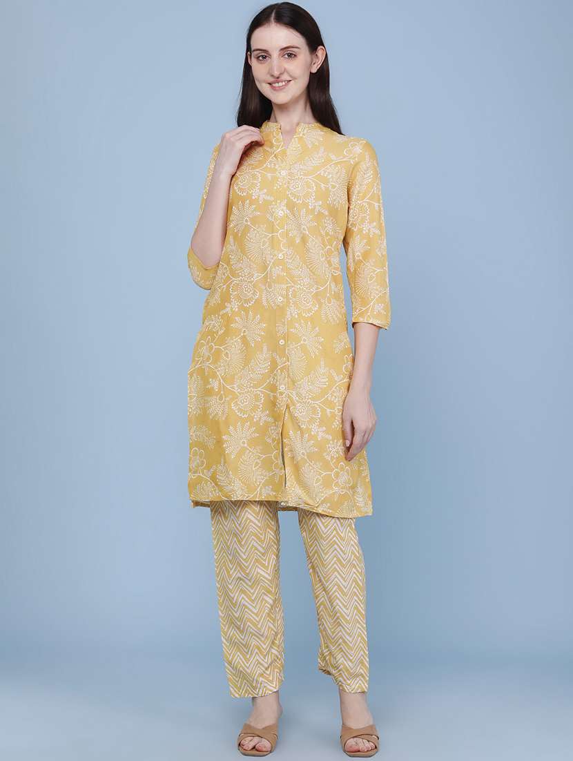 Women Printed Three Quarter Sleeves Kurta And Pant Set - 22319120 -  Standard Image - 2