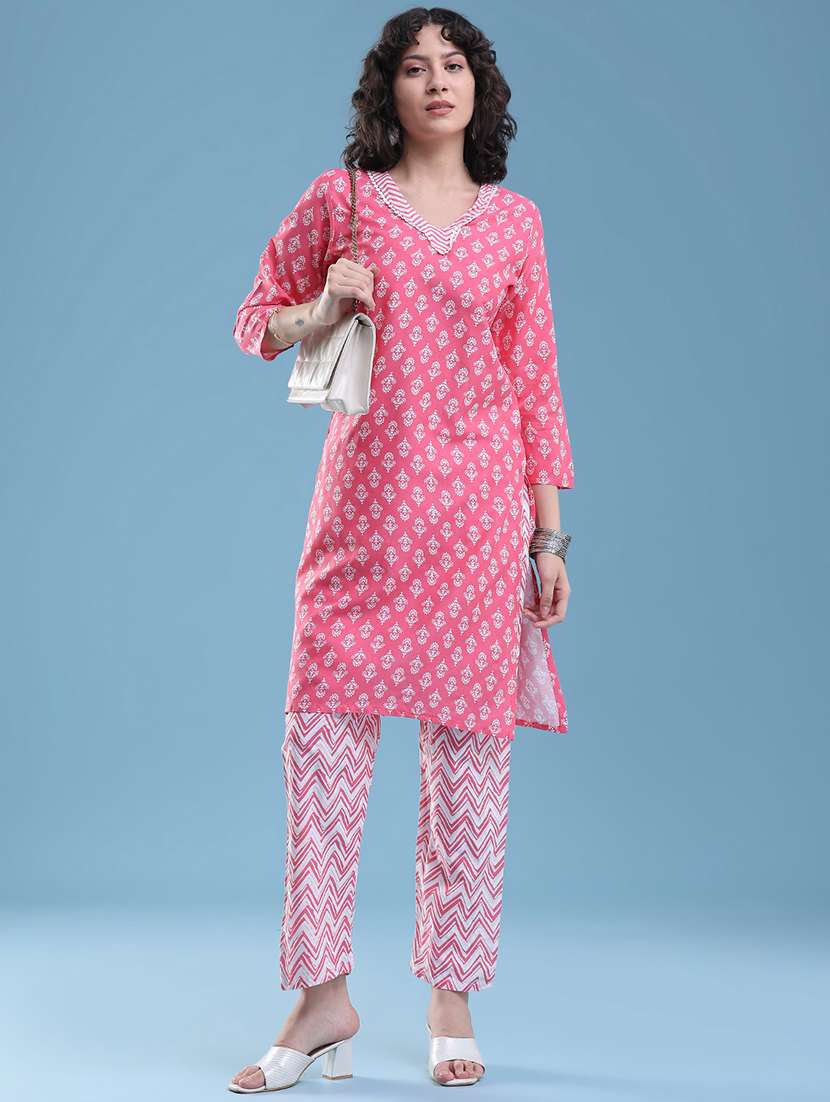 women printed three quarter sleeves kurta pant set