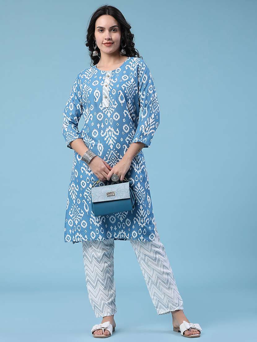 women printed three quarter sleeves kurta pant set