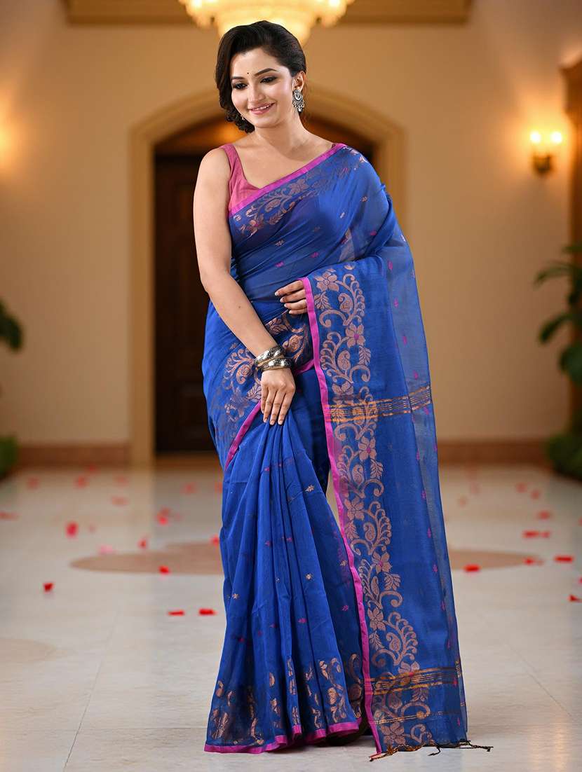 women self design handloom saree with blouse