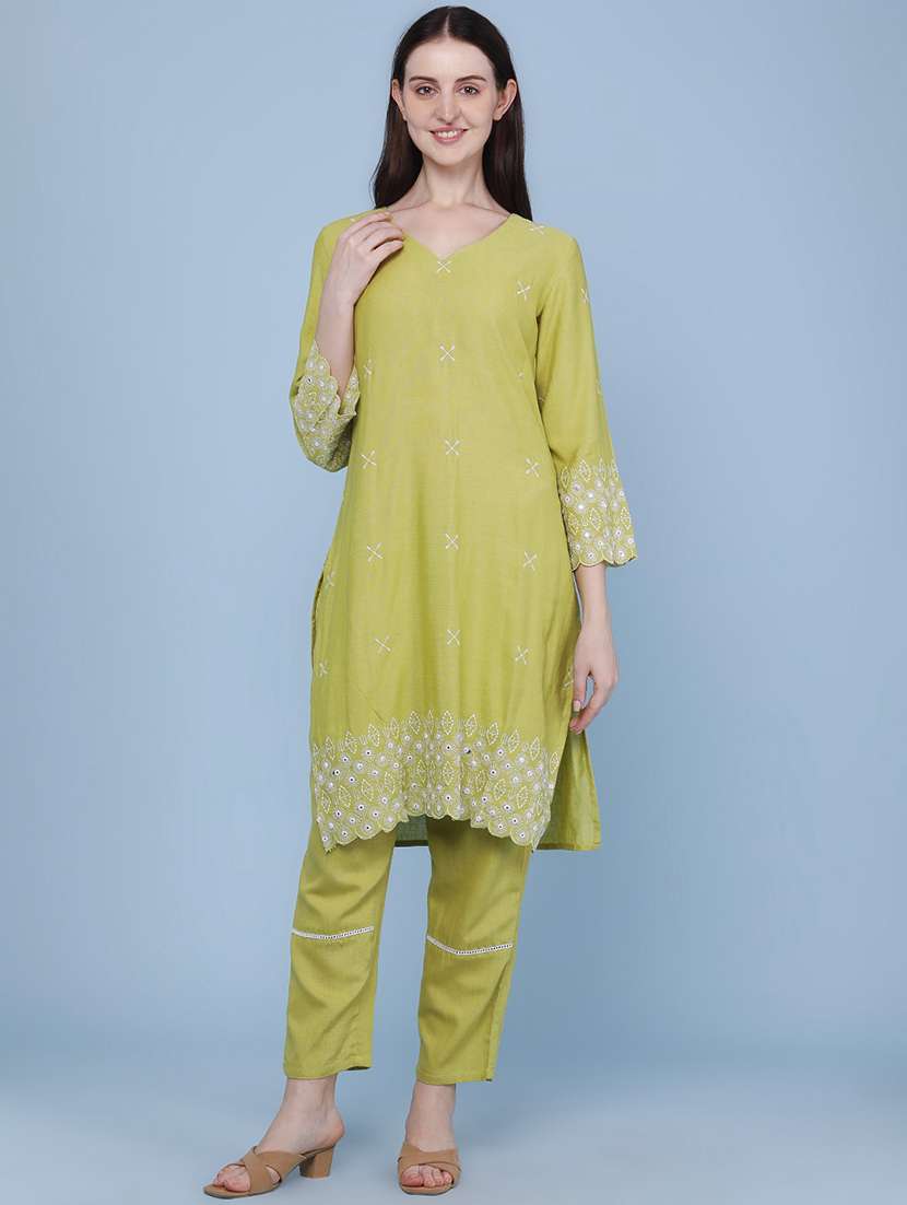 Women Embroidered Three Quarter Sleeves Kurta And Pant Set - 22320909 -  Standard Image - 2