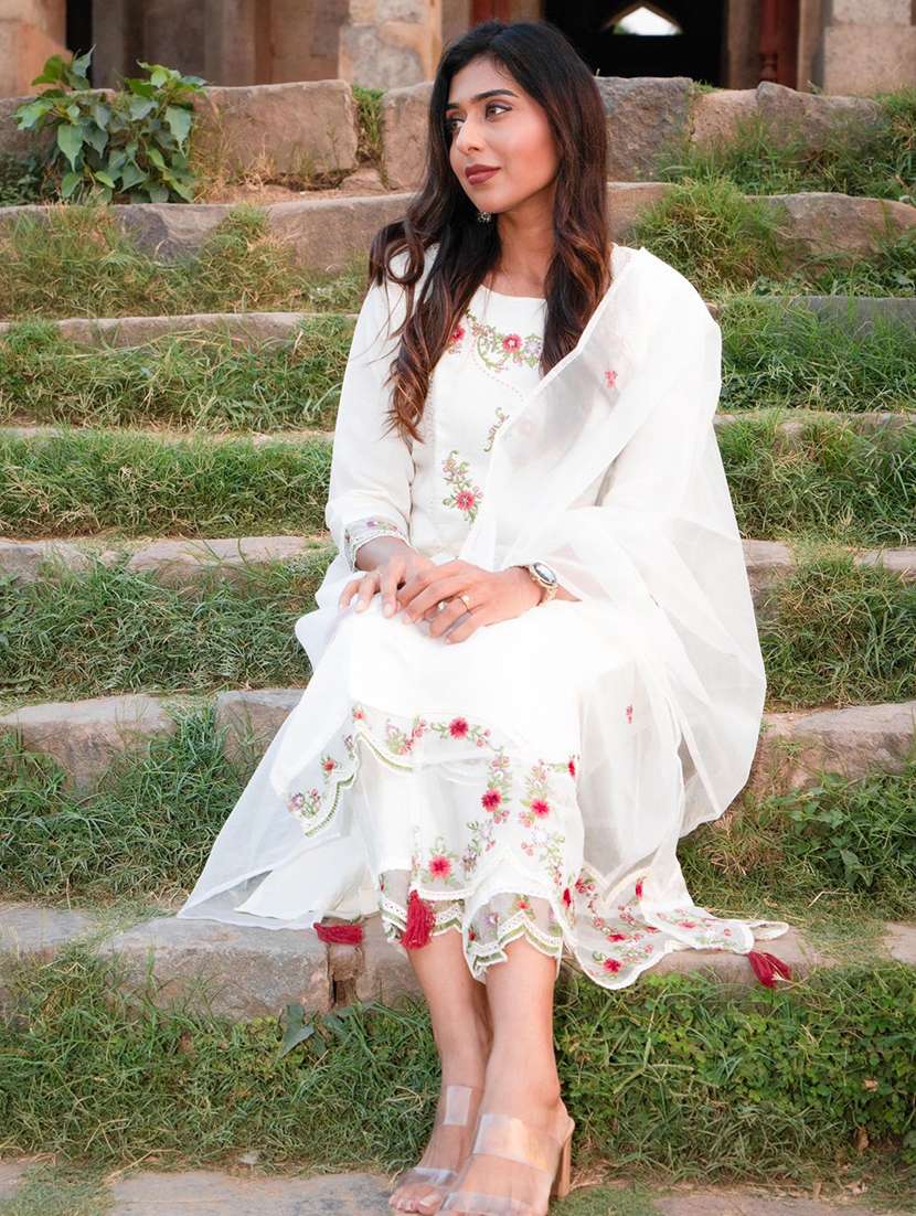 women solid with work three quarter sleeve kurta pant with dupatta set - 22322166 -  Standard Image - 2