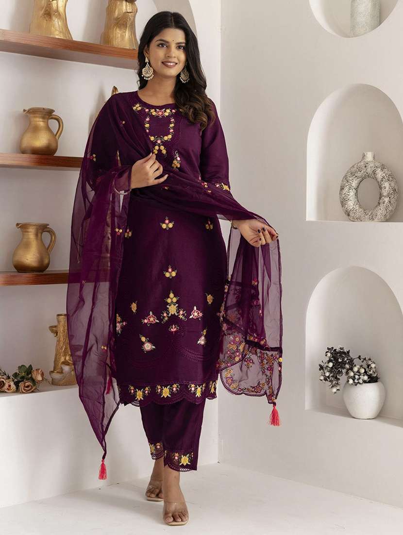 women solid with work three quarter sleeve kurta pant with dupatta set
